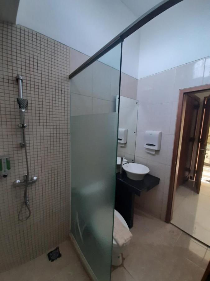 Alloro Guesthouse Pacitan Esterno foto
