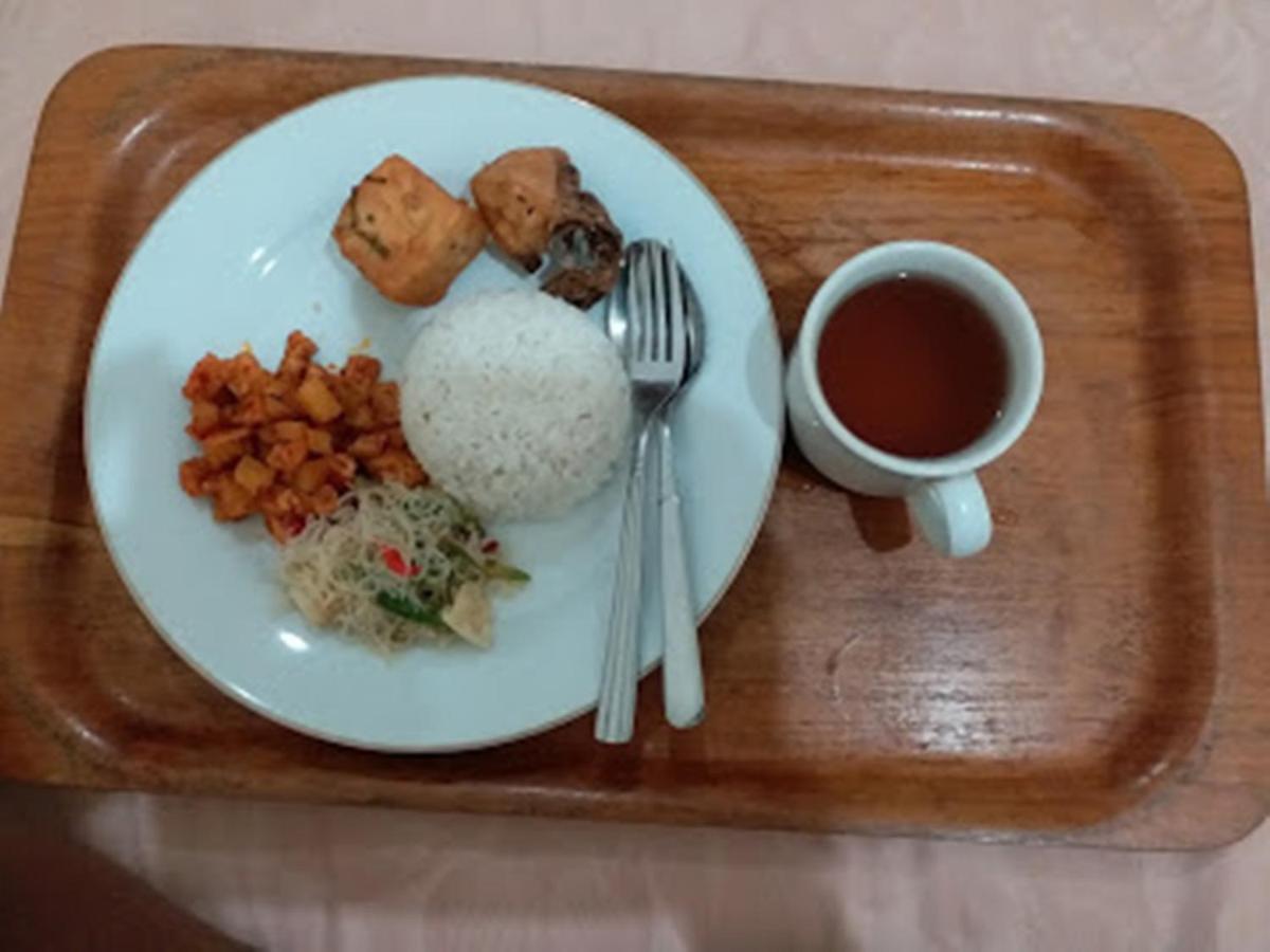 Alloro Guesthouse Pacitan Esterno foto