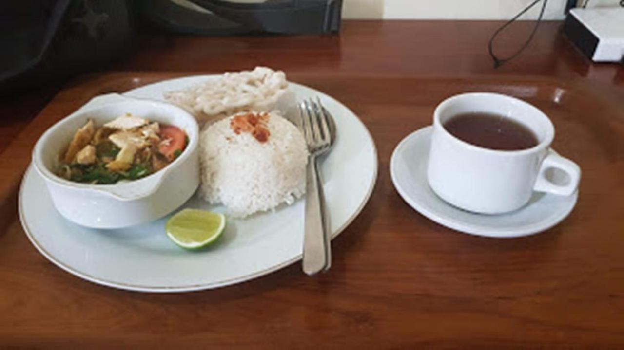 Alloro Guesthouse Pacitan Esterno foto